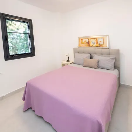Modern With Garden And Terrace Near Beach In The Heart Of