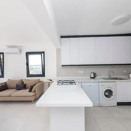 Modern With Garden And Terrace Near Beach In The Heart Of بودروم
