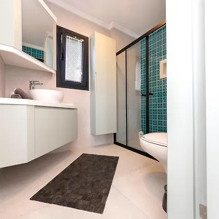 Modern With Garden And Terrace Near Beach In The Heart Of * بودروم