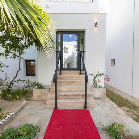 Modern With Garden And Terrace Near Beach In The Heart Of *