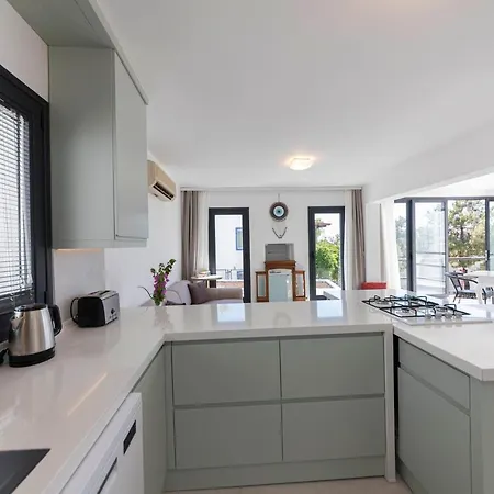 Modern With Garden And Terrace Near Beach In The Heart Of * Bodrum