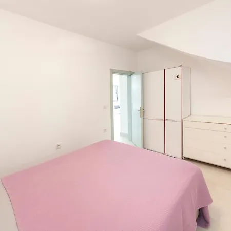 Modern With Garden And Terrace Near Beach In The Heart Of Bodrum