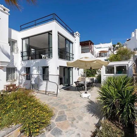 Modern With Garden And Terrace Near Beach In The Heart Of * Bodrum