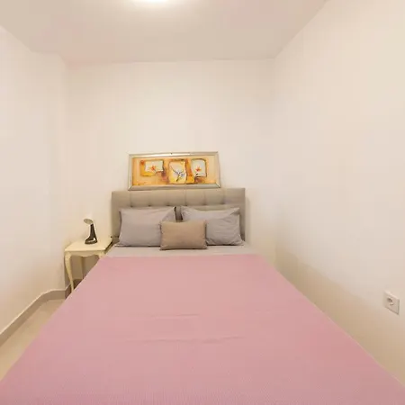 Modern With Garden And Terrace Near Beach In The Heart Of Bodrum