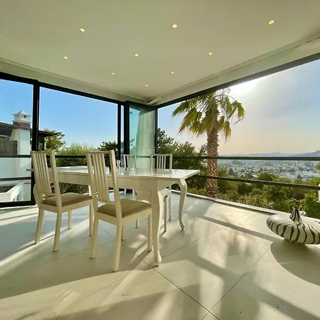 Modern With Garden And Terrace Near Beach In The Heart Of