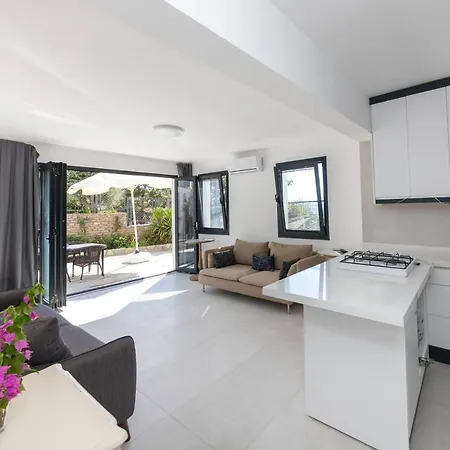 Modern With Garden And Terrace Near Beach In The Heart Of